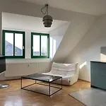 Zentrales Hochwertiges Apartment Thomasius